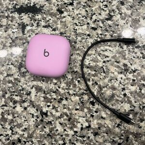 Beats earbuds, comes with charger